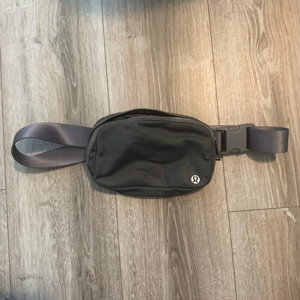 LULULEMON Women’s Grey FannyPack